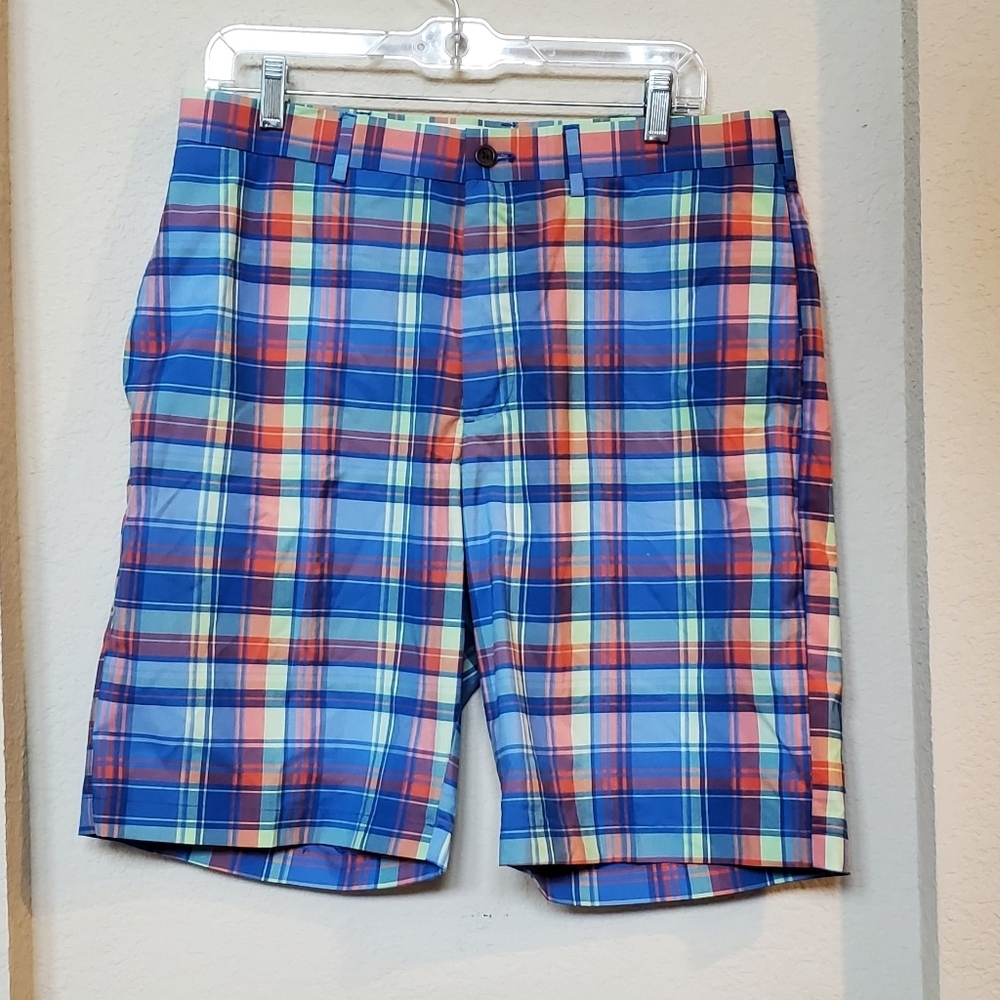 Jack Nicholas Plaid Golf Shorts.  Size 32